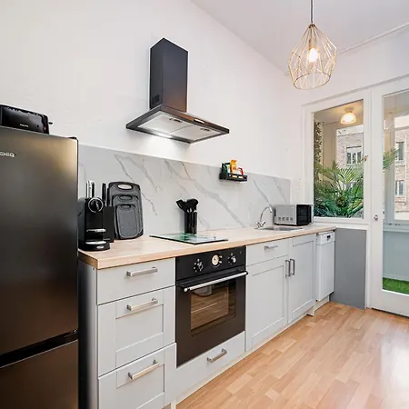 Modern With Balcony - Point By Rudolfplatz - Perfect For 5 Guests - Netflix Daire Köln