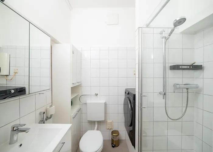 Modern With Balcony - Point By Rudolfplatz - Perfect For 5 Guests - Netflix * Kolonia