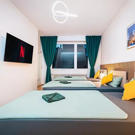 Modern With Balcony - Point By Rudolfplatz - Perfect For 5 Guests - Netflix *