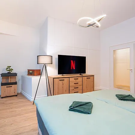 Modern With Balcony - Point By Rudolfplatz - Perfect For 5 Guests - Netflix Kolonia