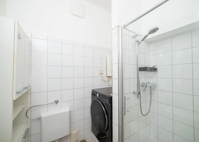 Modern With Balcony - Point By Rudolfplatz - Perfect For 5 Guests - Netflix * קלן