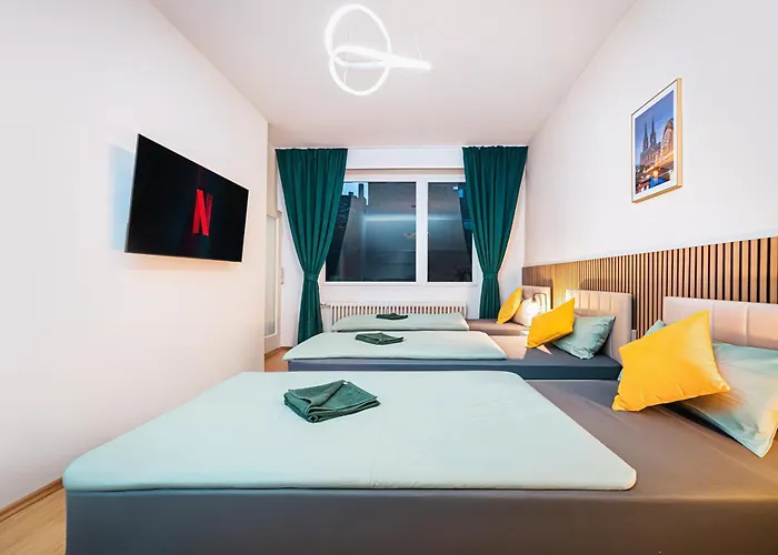 Modern With Balcony - Point By Rudolfplatz - Perfect For 5 Guests - Netflix *