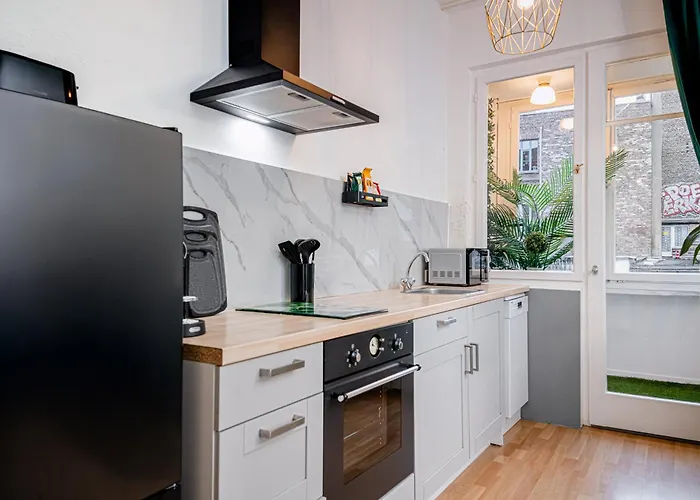 Modern With Balcony - Point By Rudolfplatz - Perfect For 5 Guests - Netflix アパート